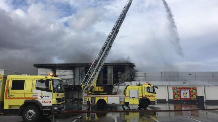 Incendio en un supermercado de Los Barrios
