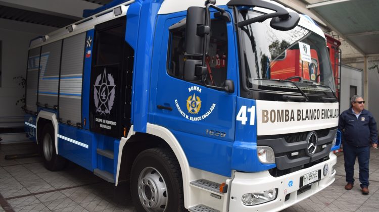 Cuerpo de Bomberos de Valparaíso recibió dos nuevos carros bomba