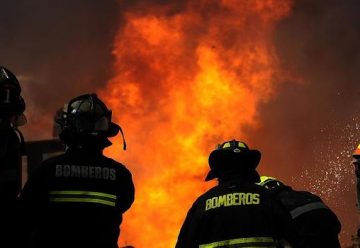 Violento incendio estructural deja dos muertos en Puerto Montt