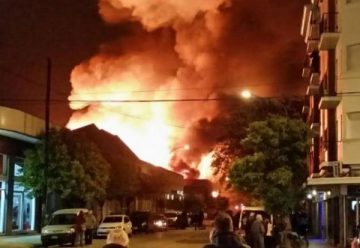 Incendio de un supermercado mayorista en Mar del Plata