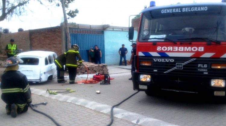 Bomberos sufren la falta de hidrantes para recargar agua