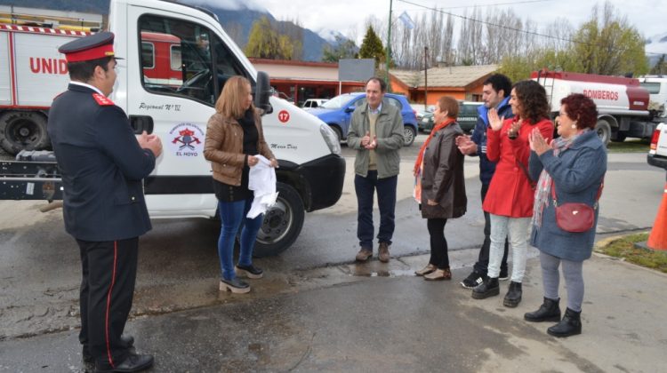 Bomberos de El Hoyo celebraron su día con una nueva unidad
