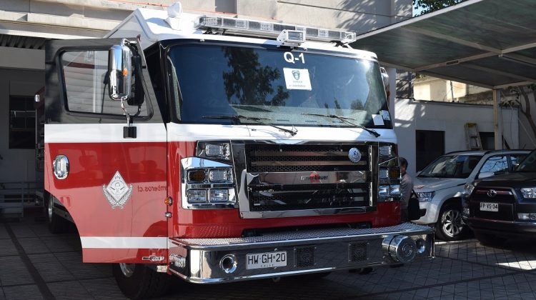 Bomberos de Temuco recibió nuevo carro porta escalas