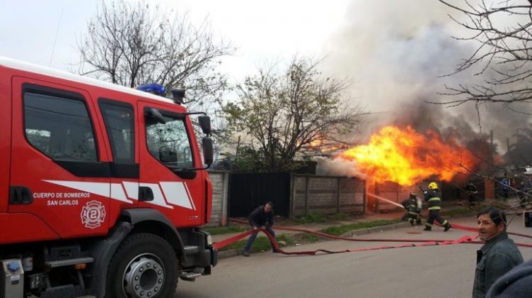 Roban a Bomberos que combatían un incendio