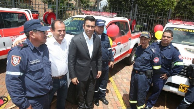 Diez nuevos vehículos para Bomberos de Cundinamarca