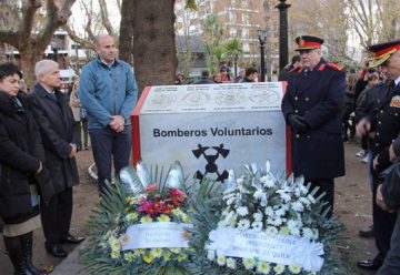 El intendente de Quilmes homenajeó a los Bomberos Voluntarios