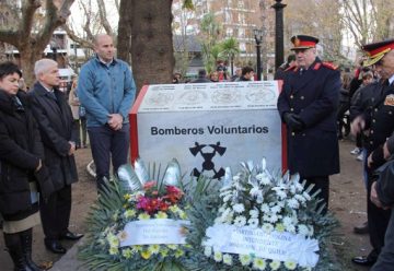 El intendente de Quilmes homenajeó a los Bomberos Voluntarios