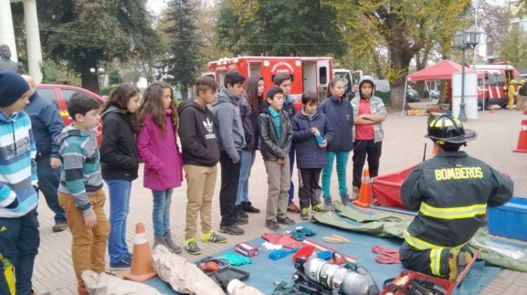 Primera Muestra de Material de Bomberos de Linares