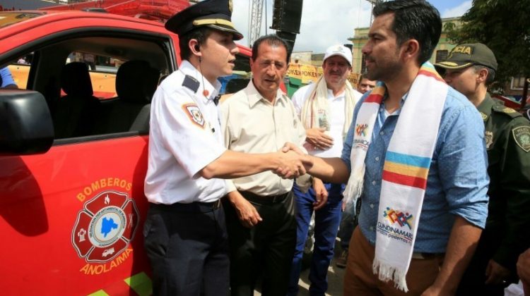Nuevo vehículo de bomberos a Anolaima