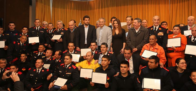 Homenaje y reconocimiento a los Bomberos Voluntarios