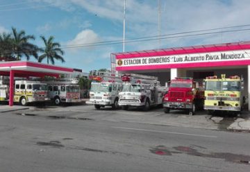 Los bomberos de Cozumel estrenan dos carros bombas
