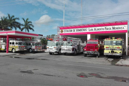 Los bomberos de Cozumel estrenan dos carros bombas
