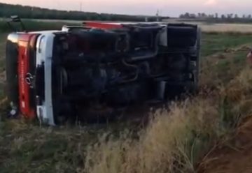 Un camión de bomberos accidentado en Marchena