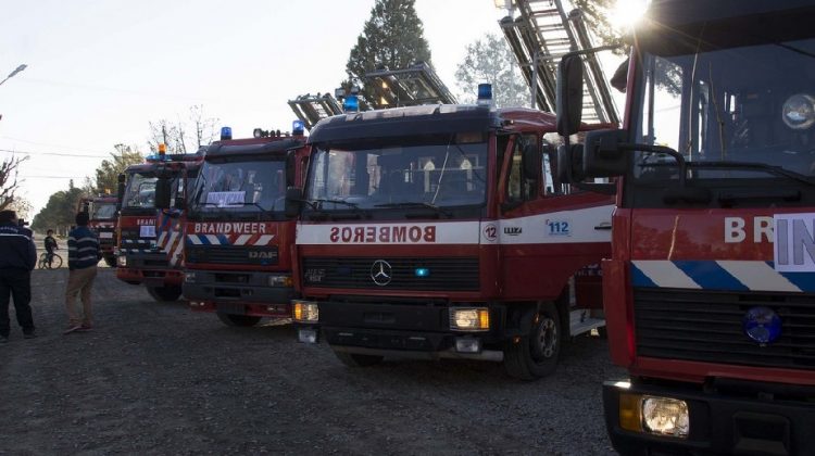 El Gobierno entregó nuevos vehículos a bomberos voluntarios