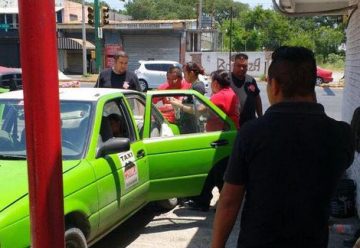 Da a luz en estación de Bomberos de Guadalupe mientras viajaba en un taxi