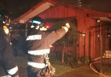 Dos bomberos lesionados tras incendio de vivienda en Osorno