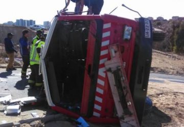 Cuatro bomberos quedaron heridos al volcar su carro en Coquimbo