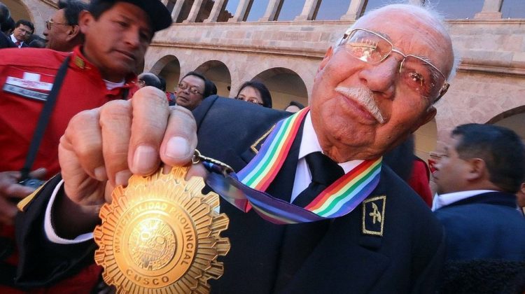 Medalla de La Ciudad para bombero con más de 50 años de servicio
