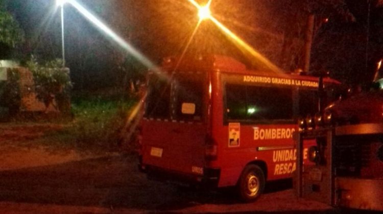 Intentan quemar ambulancia de los bomberos de Itá