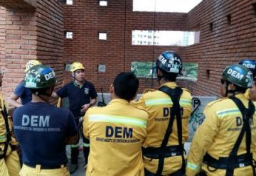 Bomberos se capacitan para rescates en altura