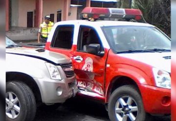 Chocaron a los bomberos cuando hacían un traslado