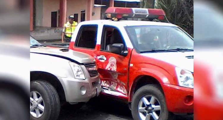 Chocaron a los bomberos cuando hacían un traslado
