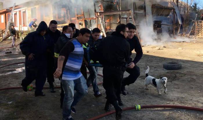 Bombero herido al caer de una escalera en un incendio