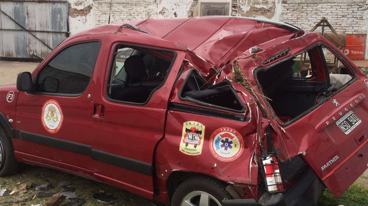 Capacitadores de Bomberos sufrieron un vuelco en ruta