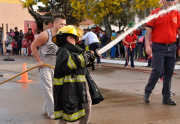 Bomberos de Rawson agasajaron a los niños en su día