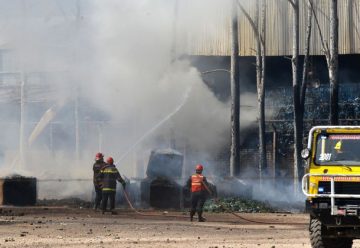 Gran incendio en una distribuidora de bebidas