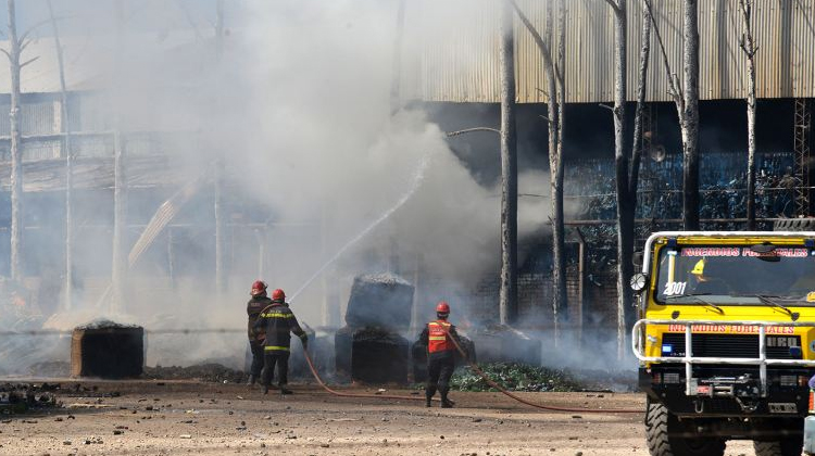 Gran incendio en una distribuidora de bebidas