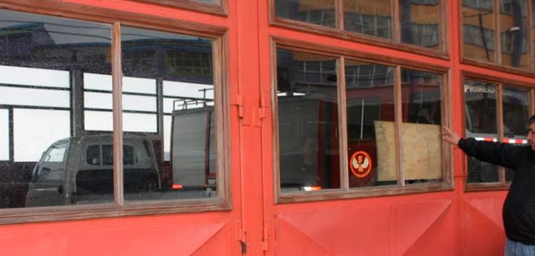 Vándalos apedrearon cuartel de Bomberos en Villa Chiloé