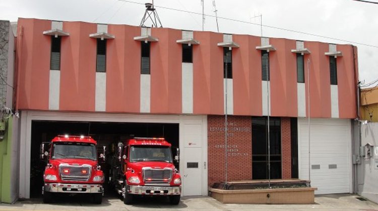 Roban a bomberos de Cartago cuando atendían emergencia