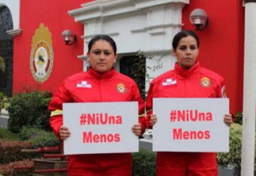 Bomberos de Peru se unen a la marcha ‘Ni una menos’