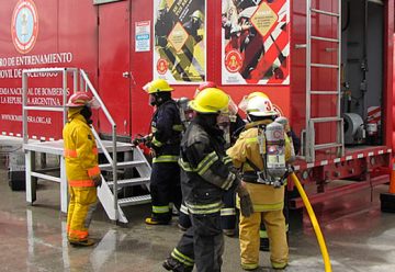 Bomberos recibieron entrenamiento en simulador móvil