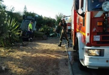 Reciben a los bomberos a tomatazos por tardar en acudir a un incendio