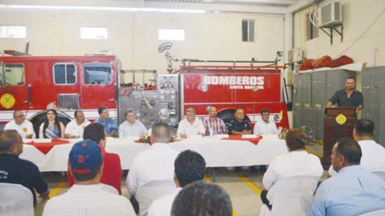 Equipan a los bomberos de Santa Ana con mas unidades