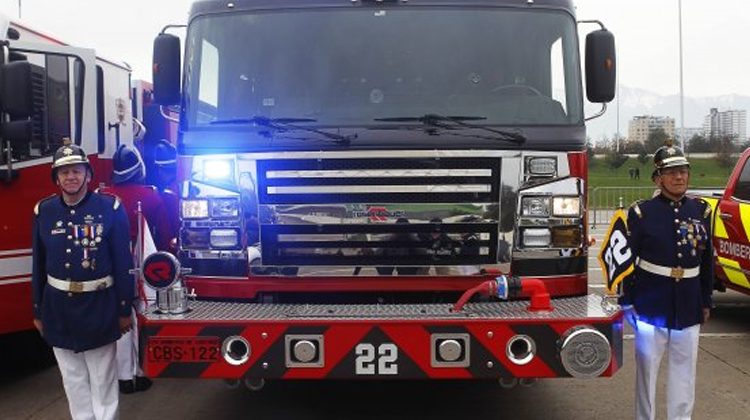 Bomberos de Santiago presentó seis nuevos carros