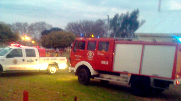 Bomberos de Los Molinos presentaron nueva autobomba