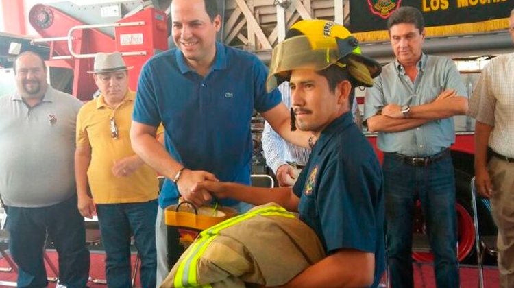 Entregan equipo a Bomberos de Los Mochis