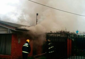 Bomberos resulta lesionado en incendio en Temuco