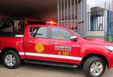 Bomberos de Naranjo estrenan carro para emergencias