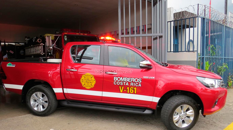 Bomberos de Naranjo estrenan carro para emergencias