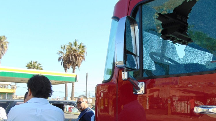 Delincuentes destrozan vidrios del Carrobomba de Arica