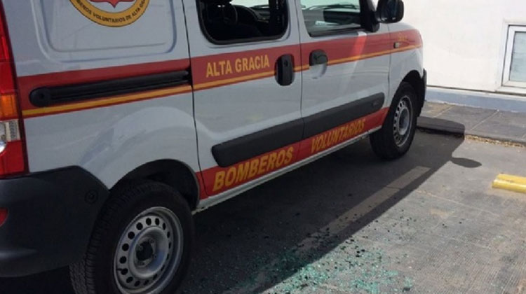 Robaron elementos de un móvil de los Bomberos
