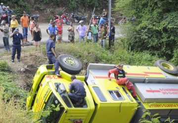 Volcó camión bomba atendiendo emergencia