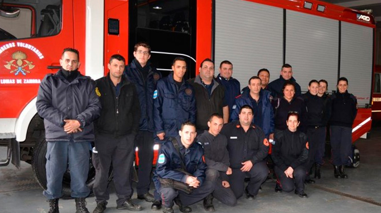 Dos Bomberos de Bolívar se capacitaron en Lomas de Zamora