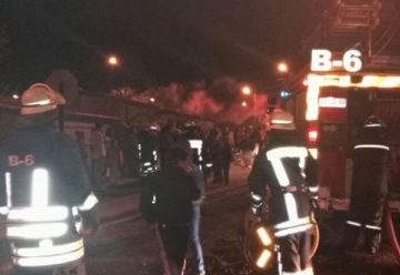 4 bomberos lesionados tras altercado durante incendio