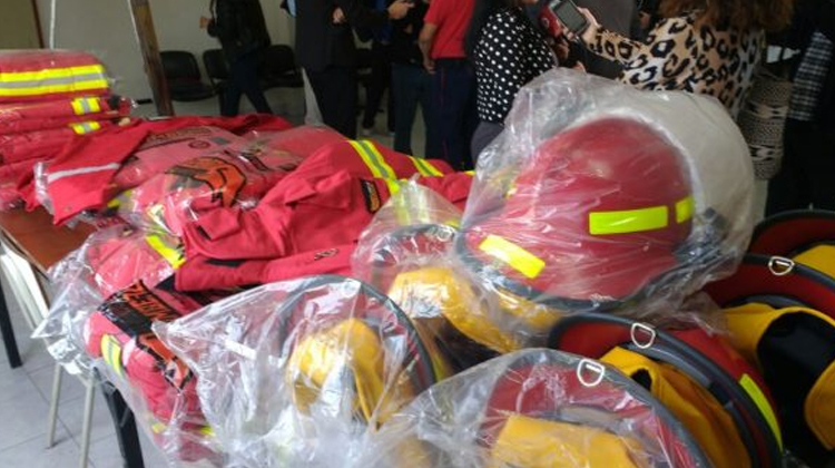 Bomberos Voluntarios de la capital salteña recibieron equipos