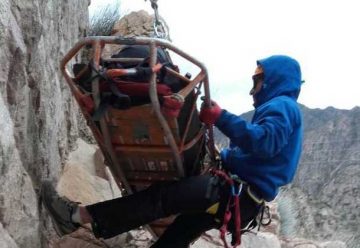 Bomberos de San Francisco se capacitan en rescate con cuerdas